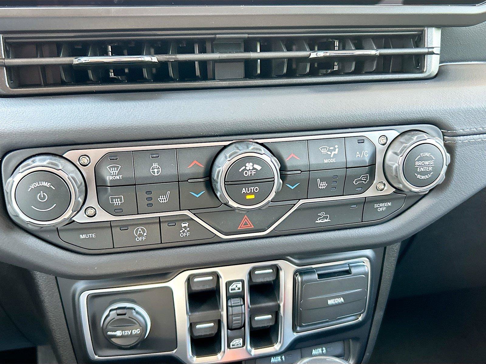 New 2026 Jeep Gladiator Sport AWD/4WD image 28