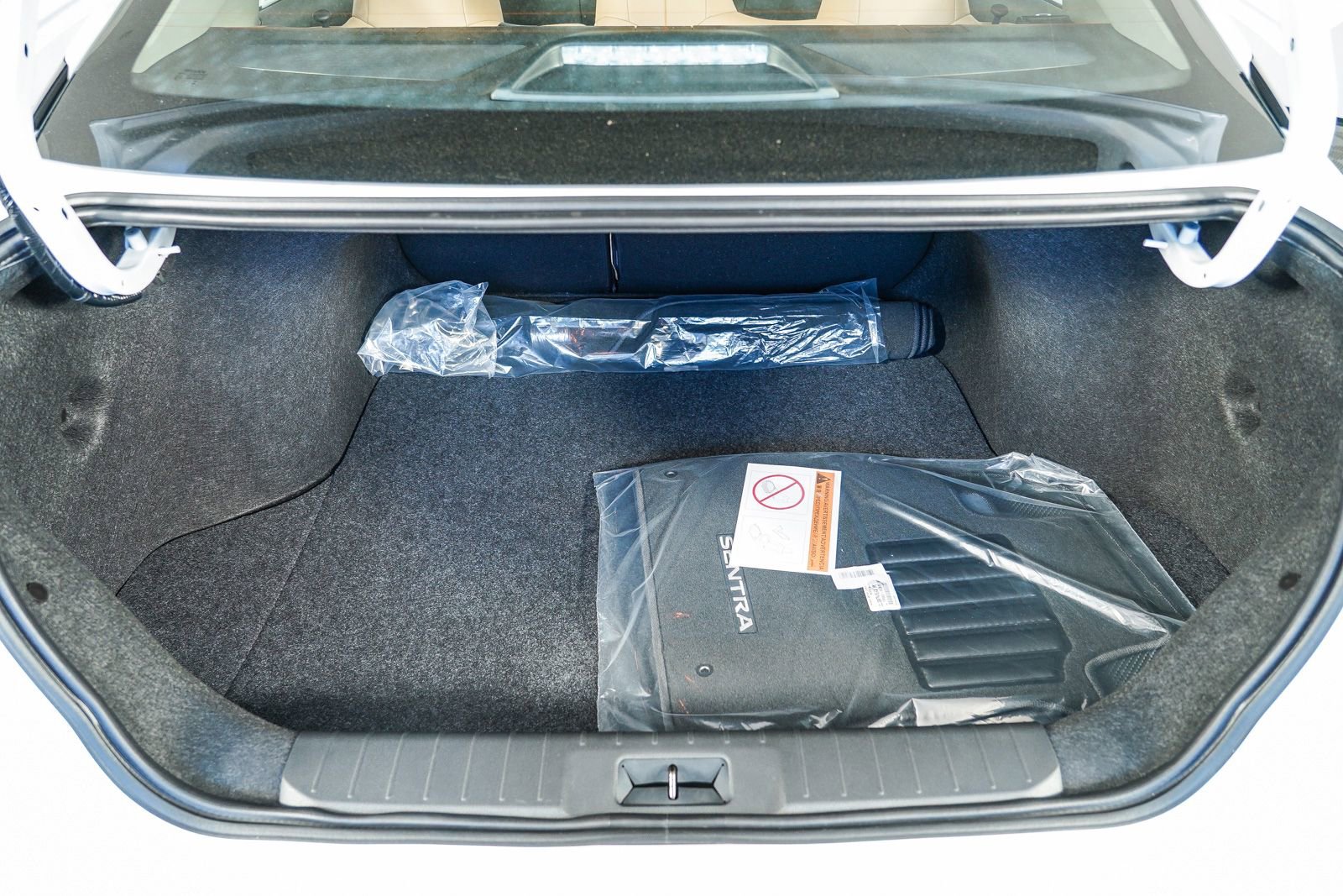 Used 2025 Nissan Sentra SV w/ SV Premium Package image 10