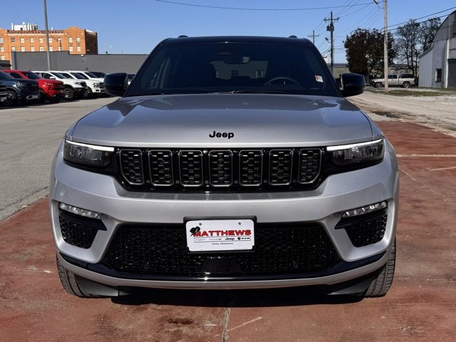 New 2025 Jeep Grand Cherokee Summit image 2