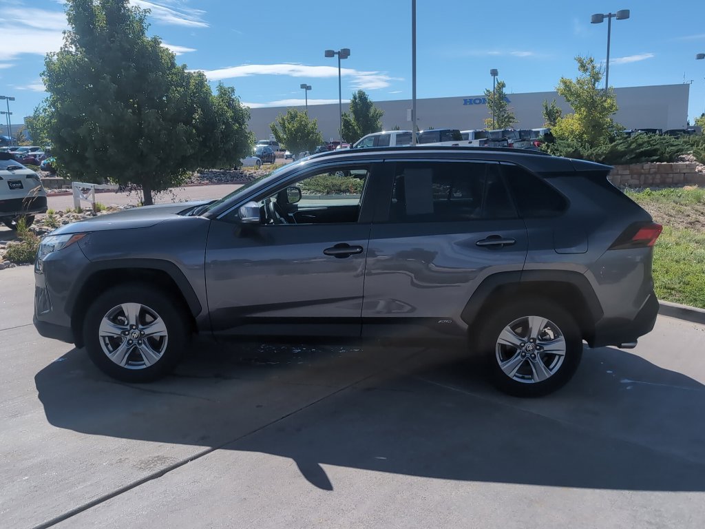 Used 2025 Toyota RAV4 XLE AWD/4WD image 5