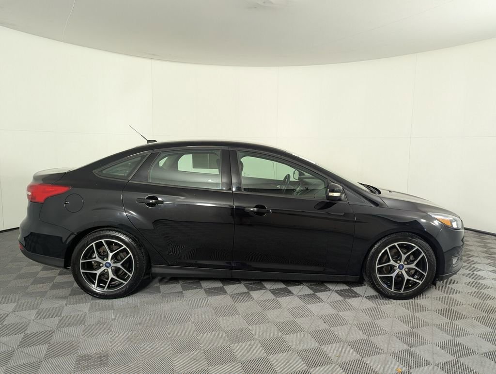 Used 2017 Ford Focus SE image 4