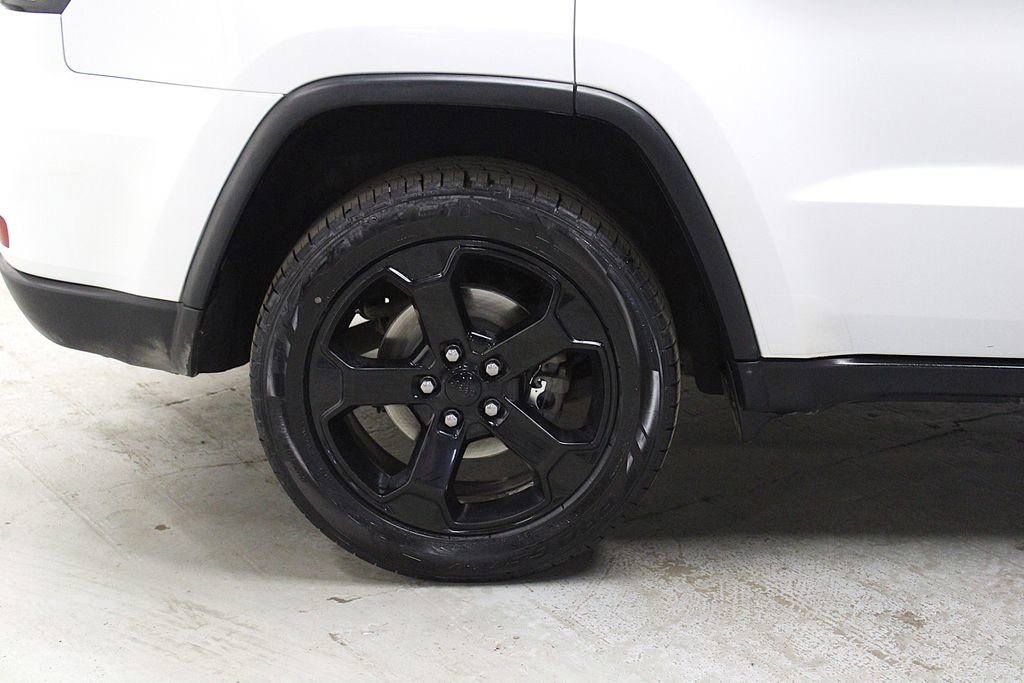 Used 2018 Jeep Grand Cherokee Laredo AWD/4WD image 38