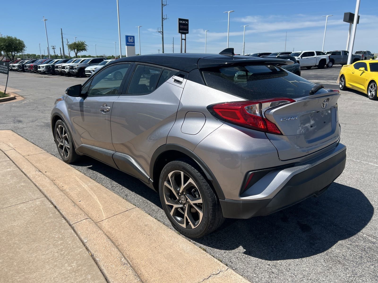 Used 2020 Toyota C-HR XLE image 7