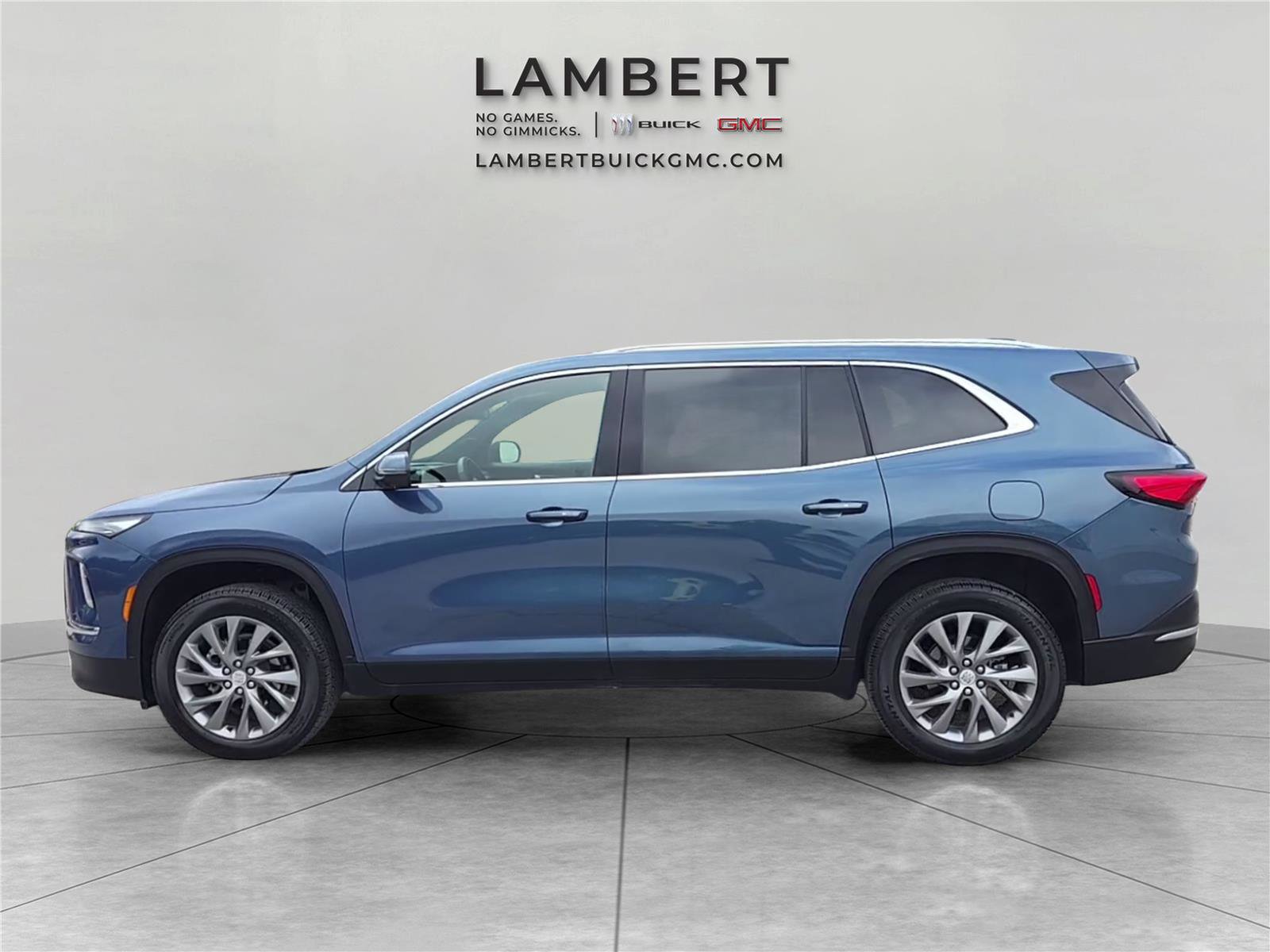 Used 2025 Buick Enclave Preferred image 2
