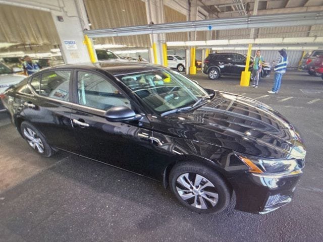 Certified 2025 Nissan Altima 2.5 S FWD image 1