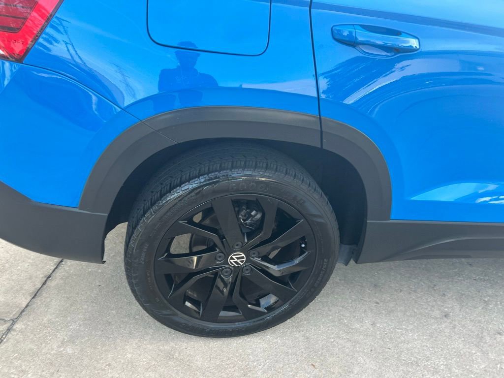 Used 2023 Volkswagen Taos SE w/ Panoramic Sunroof Package image 18