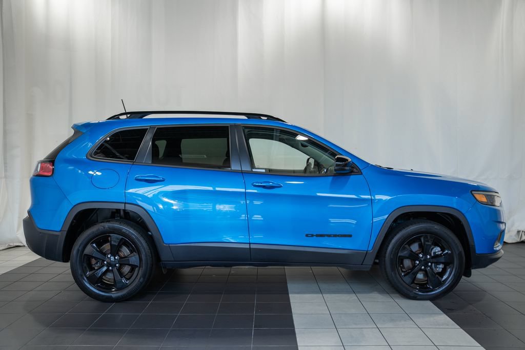 Certified 2023 Jeep Cherokee Altitude Lux AWD/4WD image 3