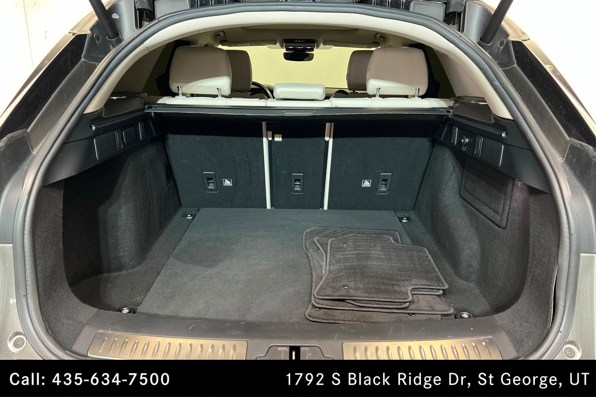 Used 2020 Land Rover Range Rover Velar R-Dynamic S image 22