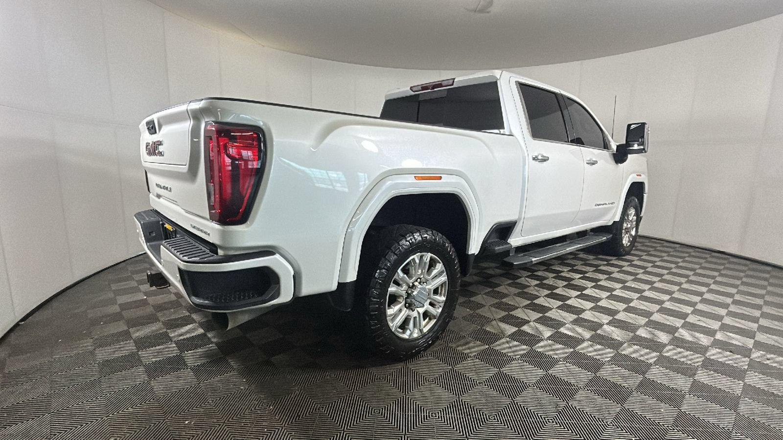 Used 2021 GMC Sierra 2500 Denali AWD/4WD image 3