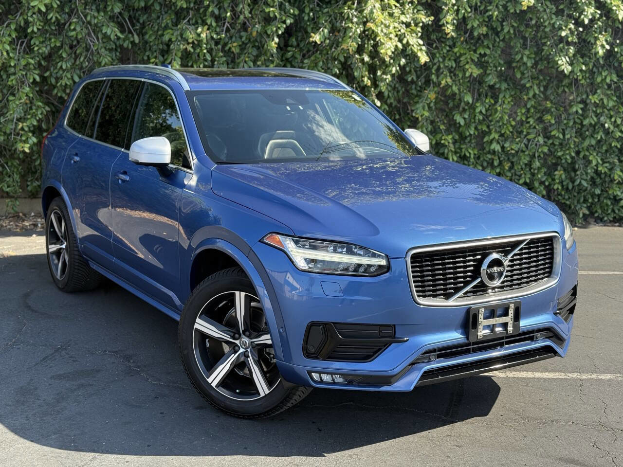 Used 2017 Volvo XC90 T6 R-Design AWD/4WD image 3
