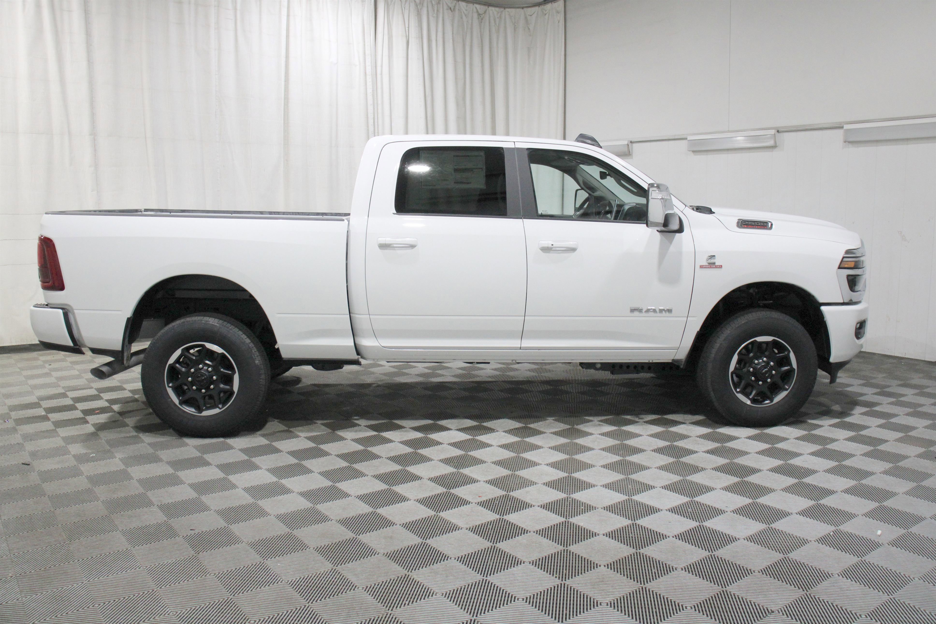 New 2025 RAM 2500 Laramie image 32