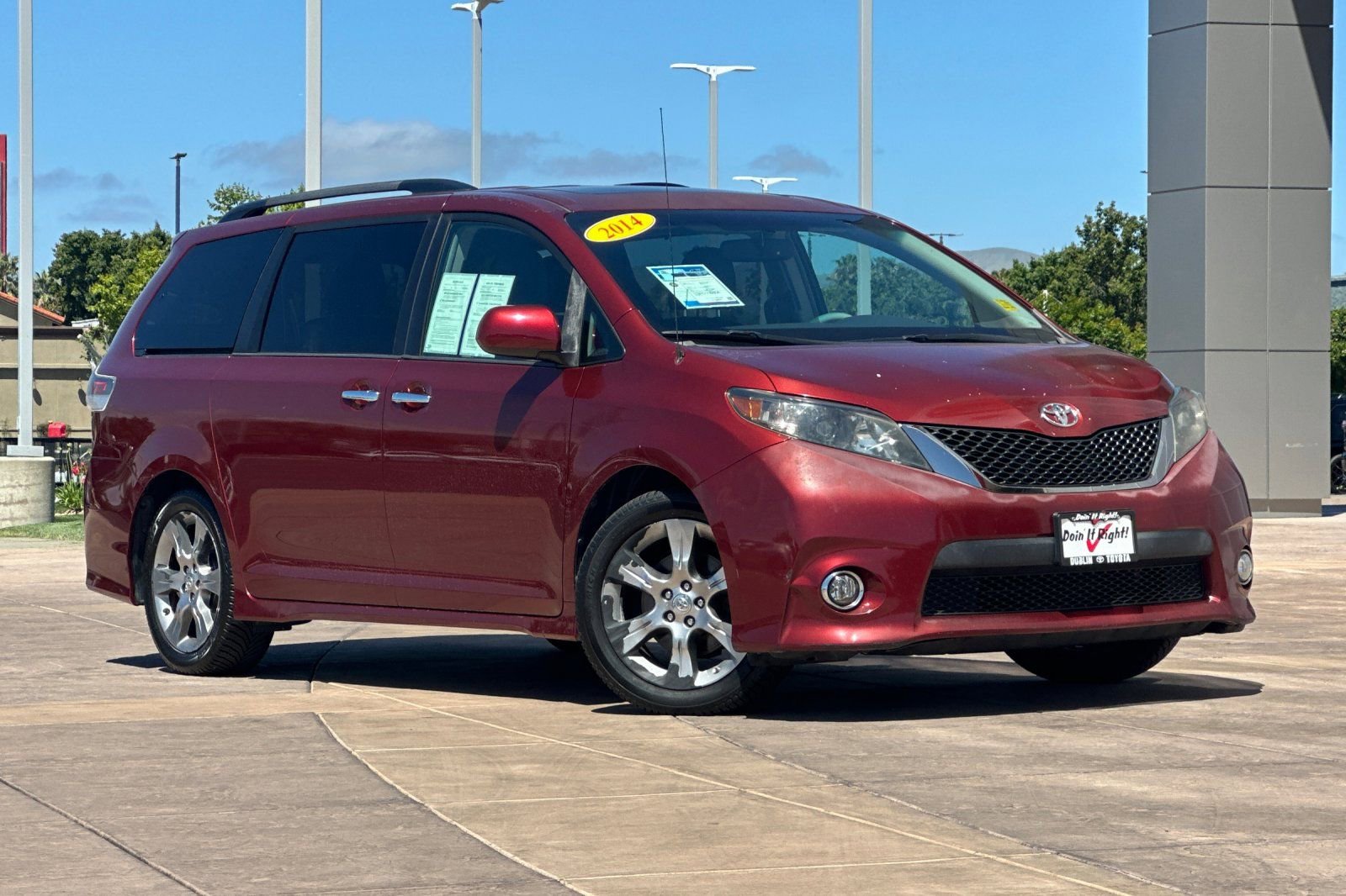 Used 2014 Toyota Sienna SE FWD video 2