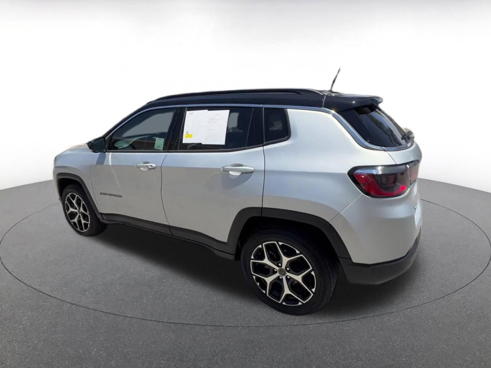 Used 2025 Jeep Compass Limited AWD/4WD image 10