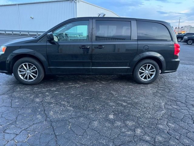 Used 2016 Dodge Grand Caravan SE image 3