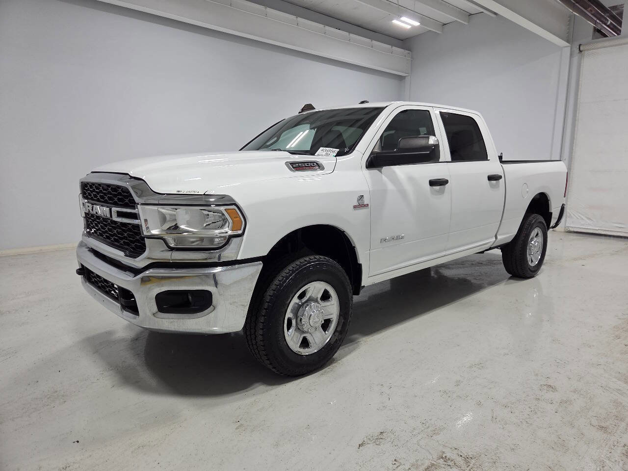 Used 2022 RAM 2500 Tradesman w/ Chrome Appearance Group image 3