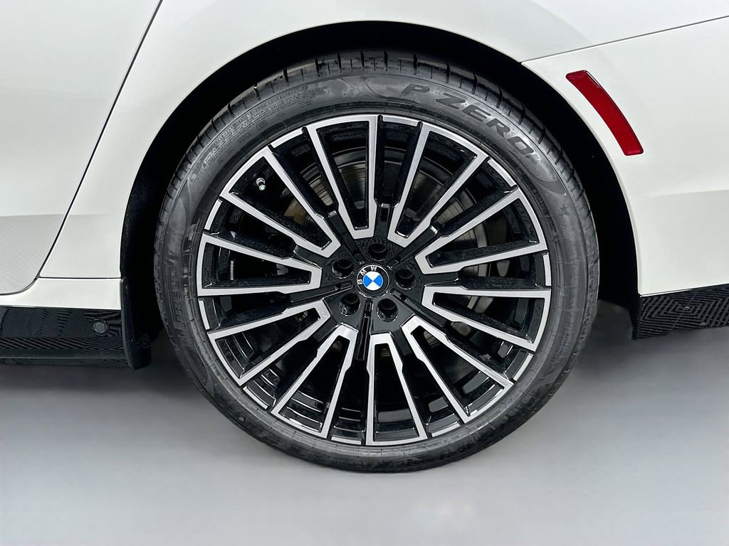 New 2026 BMW 750e xDrive w/ Executive Package image 23