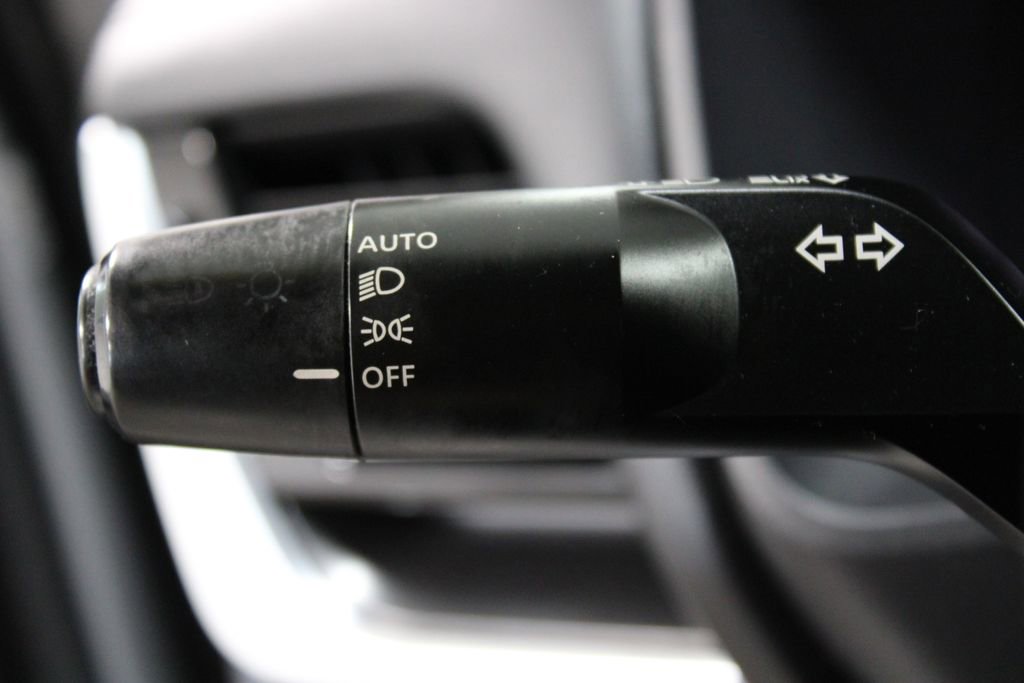 Used 2022 Nissan Rogue SV image 33