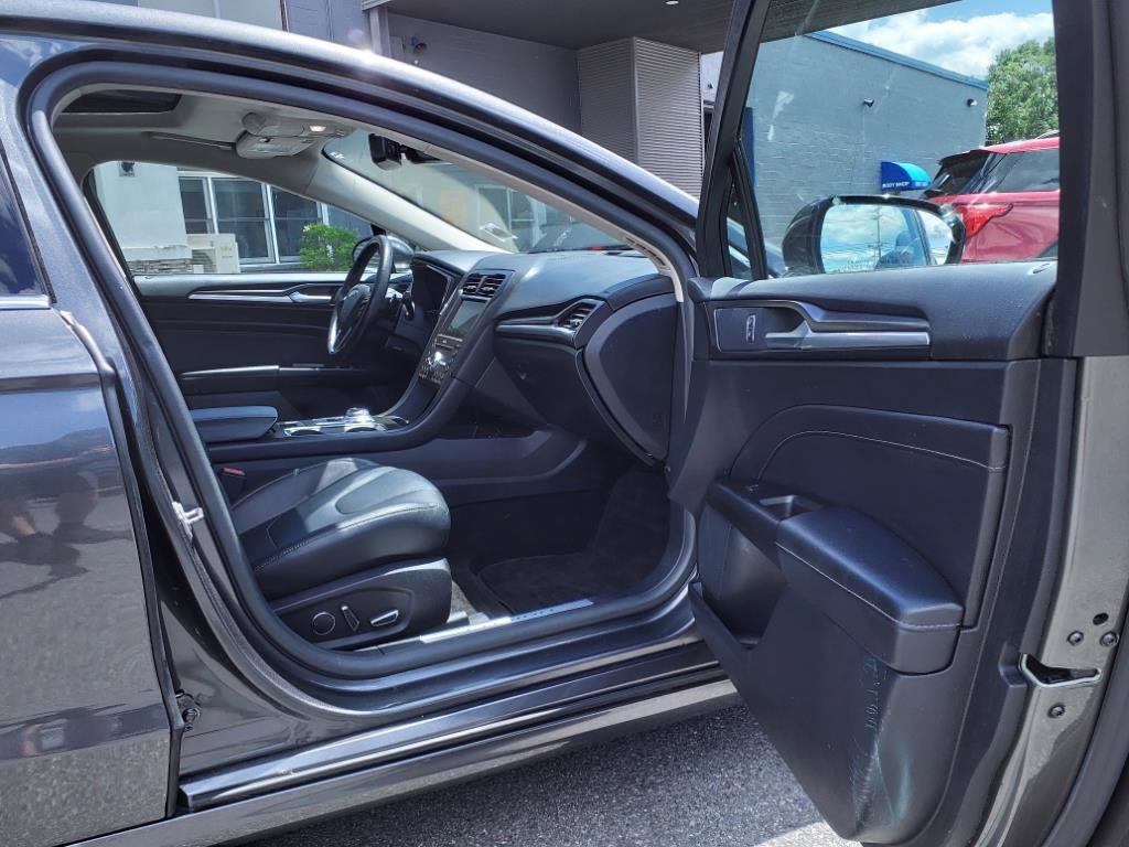 Used 2017 Ford Fusion Titanium image 11