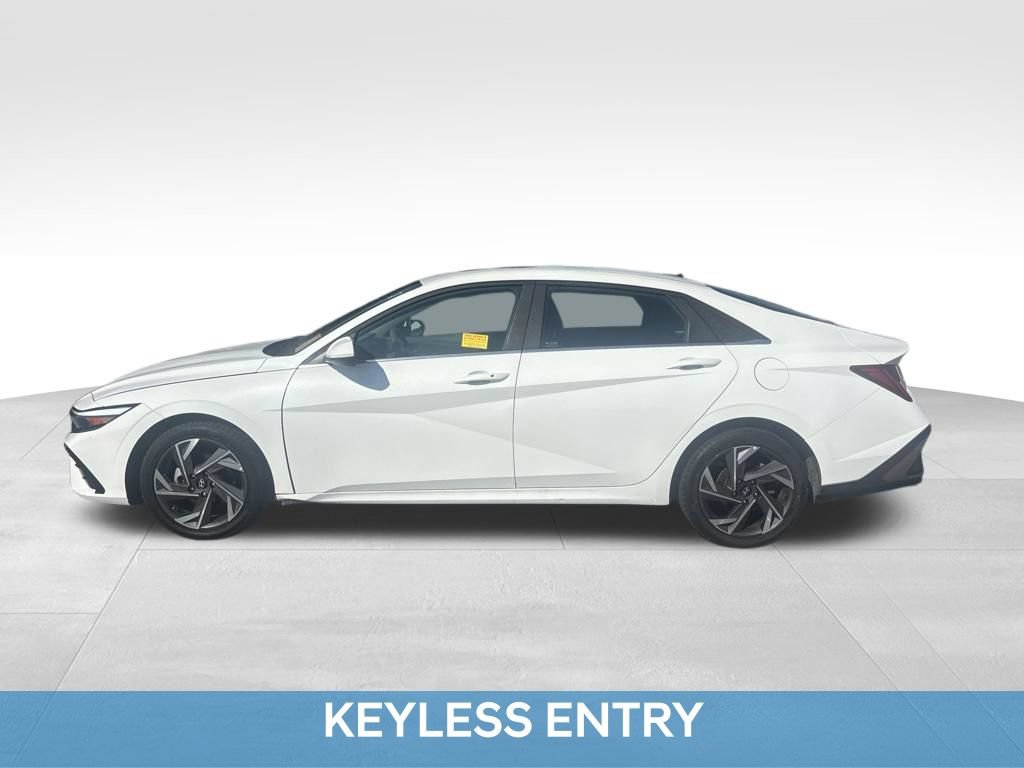 Used 2025 Hyundai Elantra SEL FWD image 3