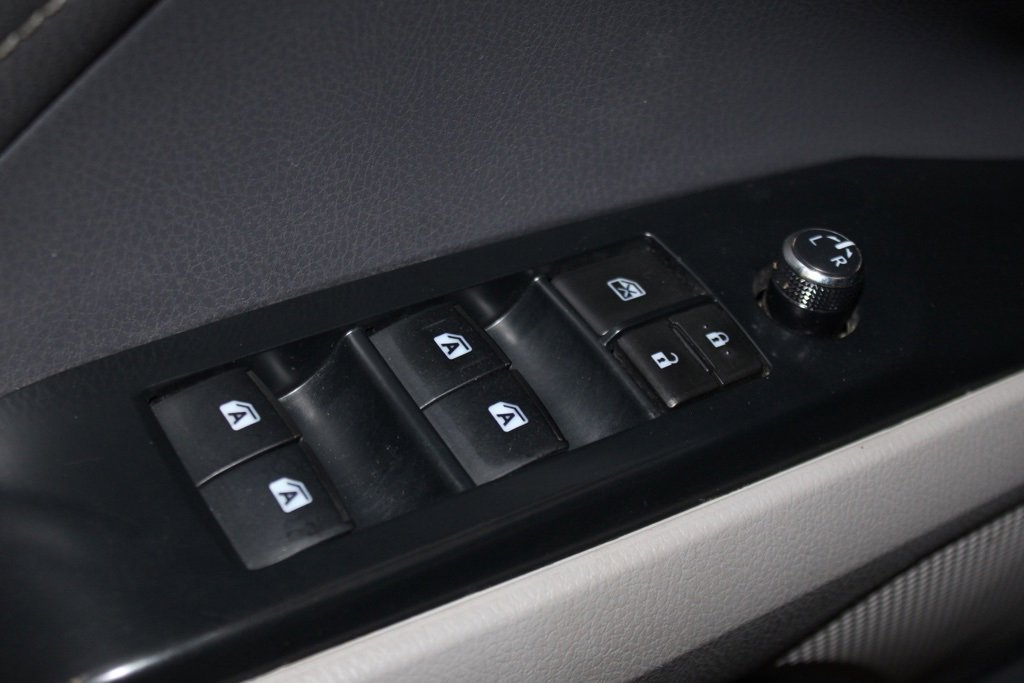 Used 2018 Toyota Camry XSE image 25