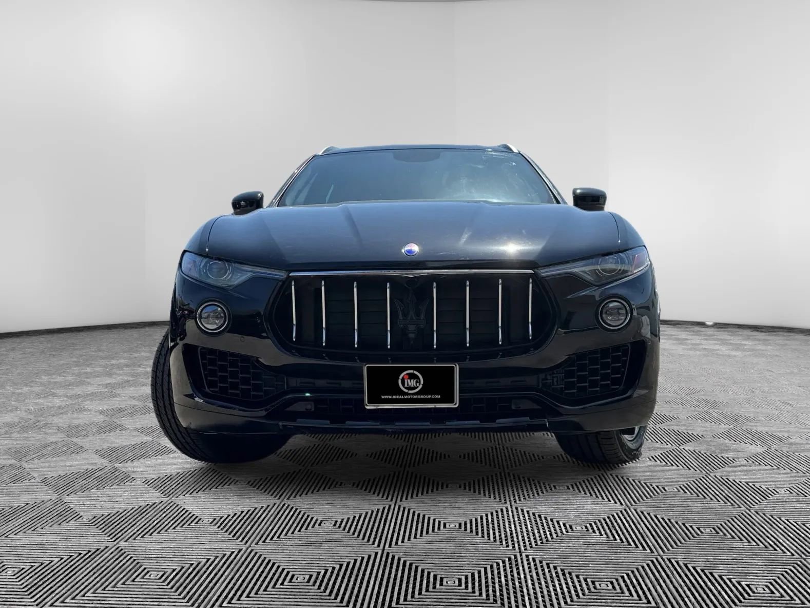 Used 2017 Maserati Levante w/ Luxury Package image 3