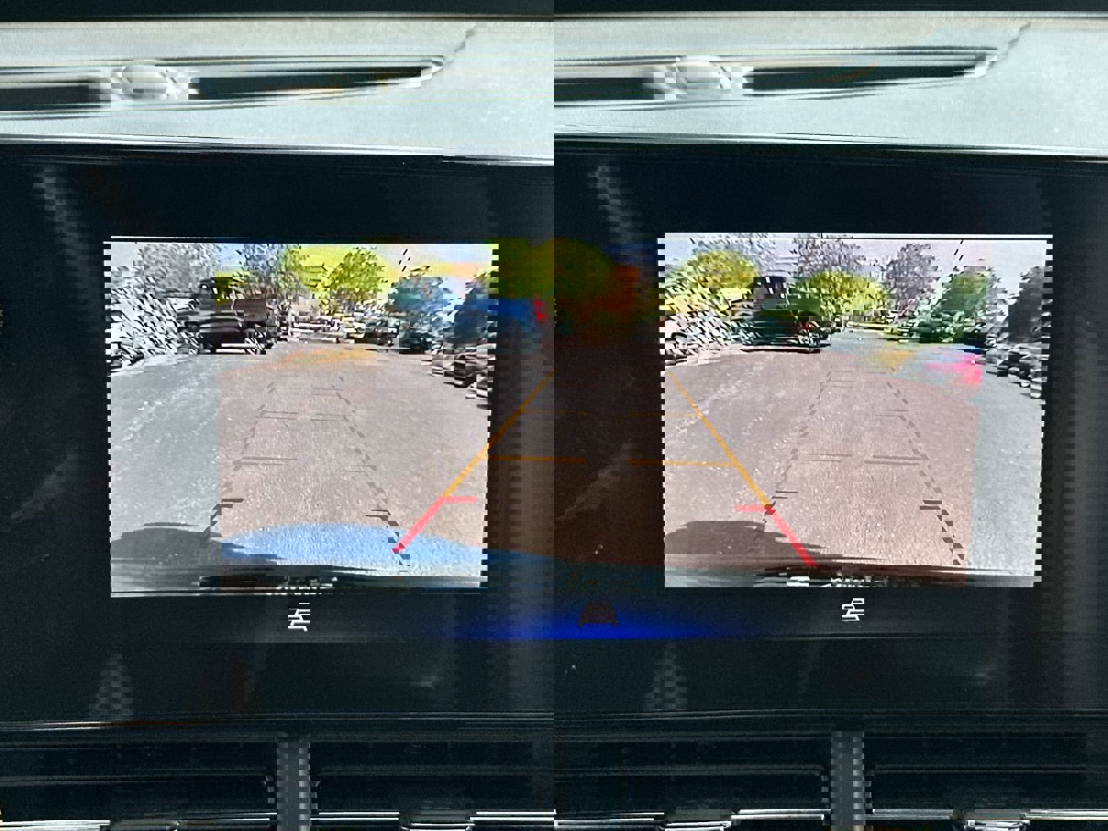 Used 2025 Chevrolet Trax RS w/ Sunroof Package image 27