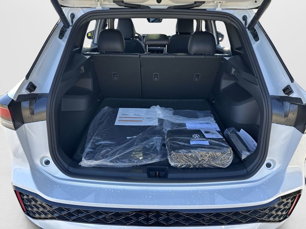 New 2026 Volkswagen Tiguan SE R-Line image 24