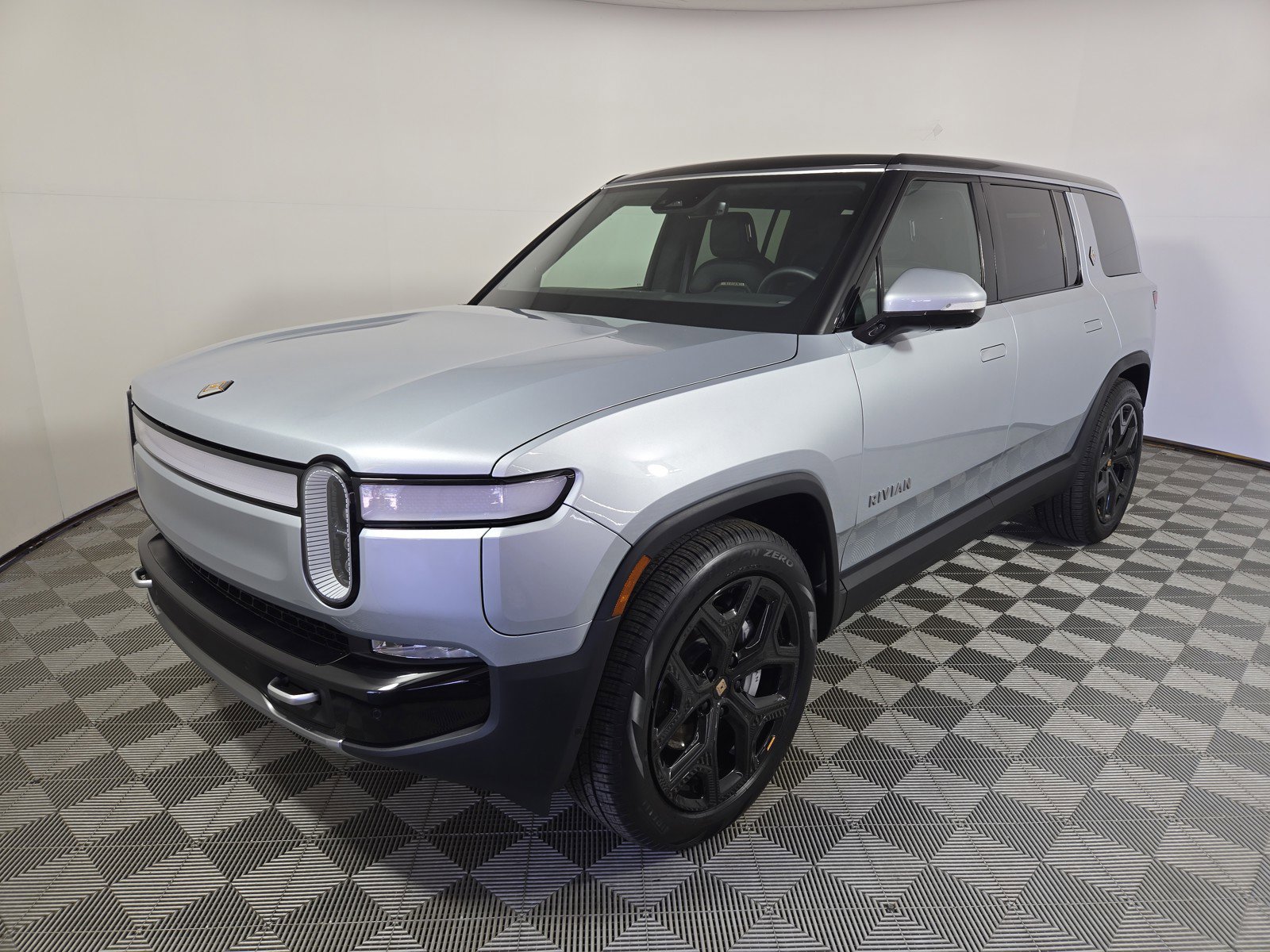 Used 2024 Rivian R1S Adventure