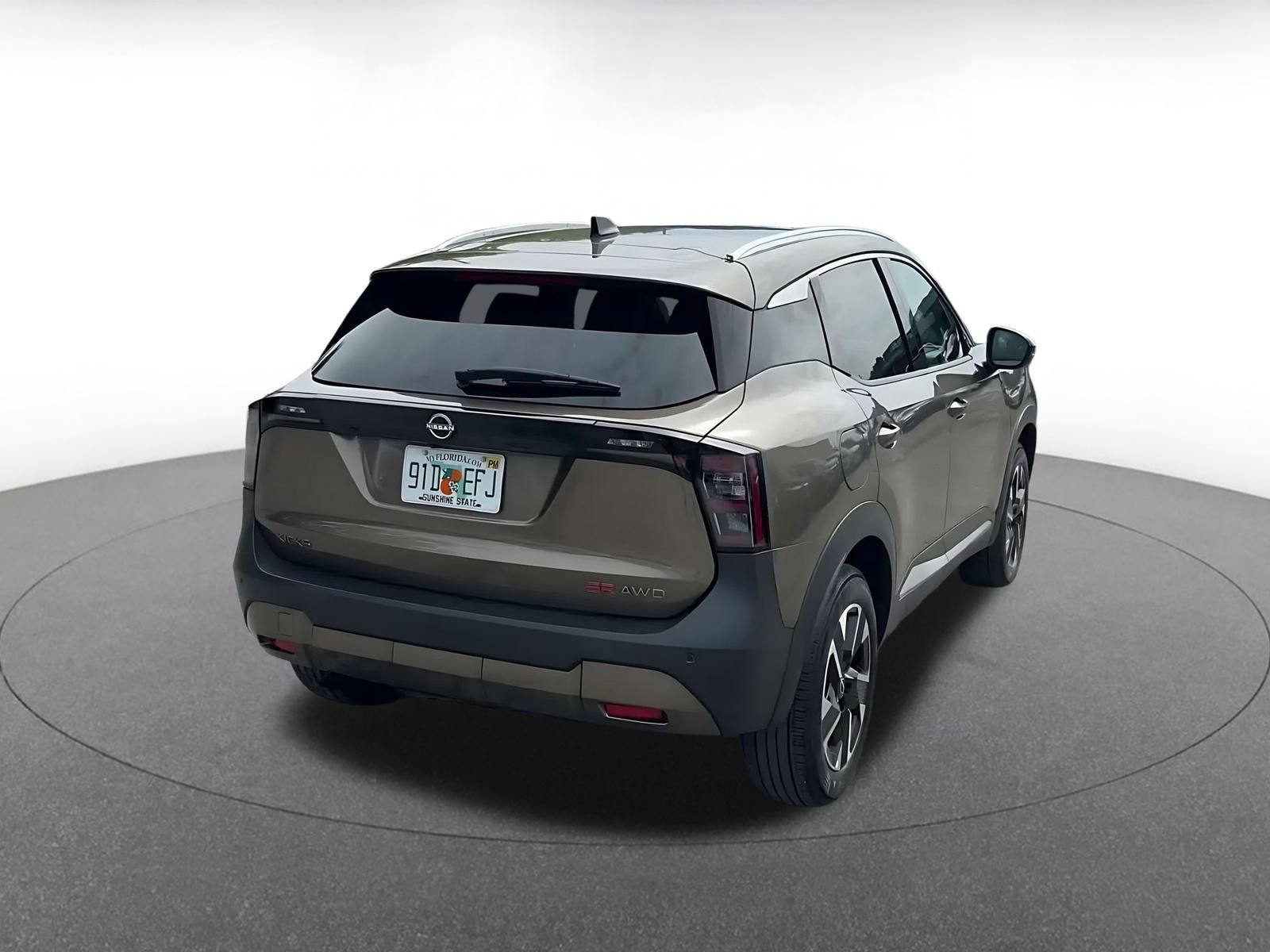 Used 2026 Nissan Kicks SR AWD/4WD image 13