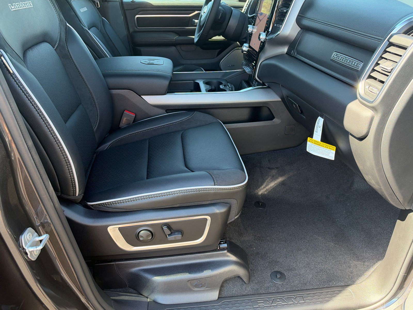 New 2027 RAM 1500 Laramie AWD/4WD image 13