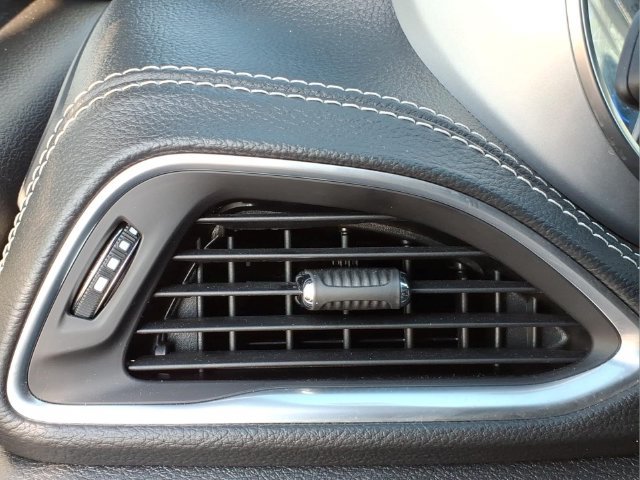 Used 2025 Chrysler Pacifica Limited FWD image 21