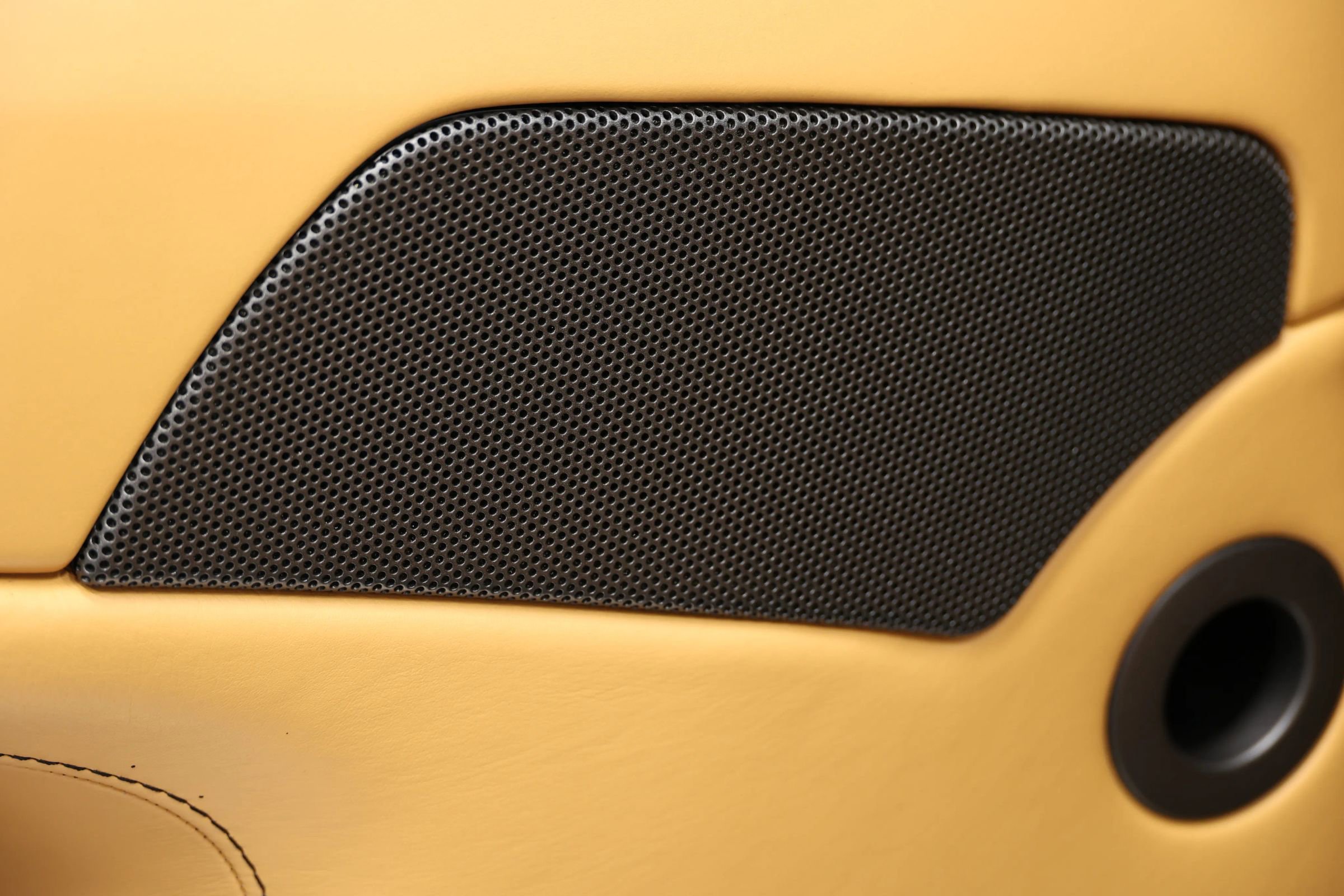 Used 2012 Aston Martin V8 Vantage Roadster image 11