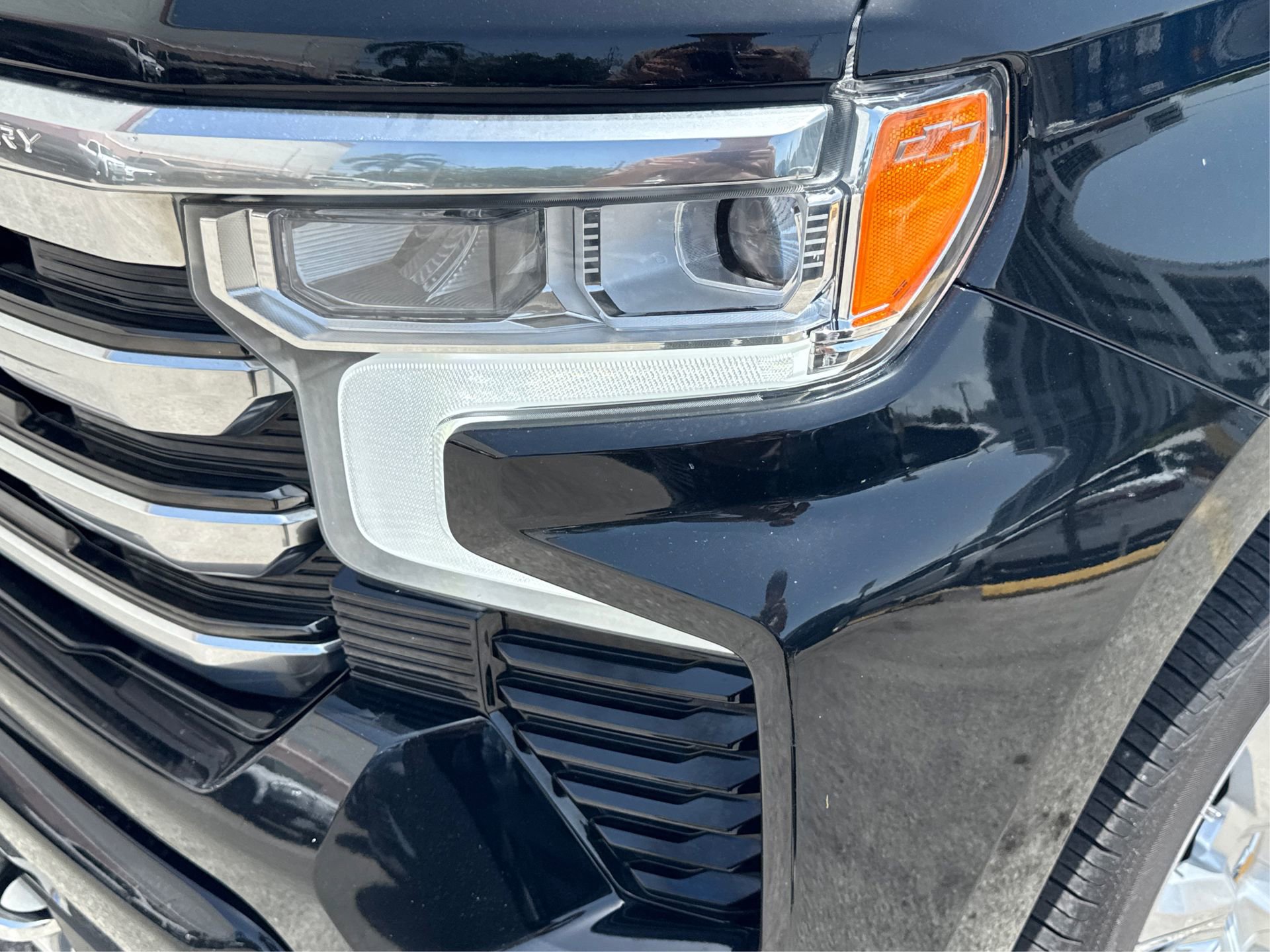 Used 2023 Chevrolet Silverado 1500 High Country w/ Technology Package image 16