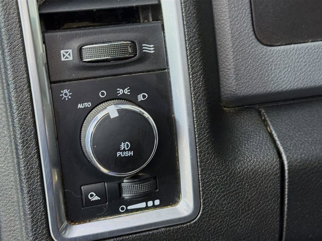 Used 2018 RAM 1500 SLT image 12