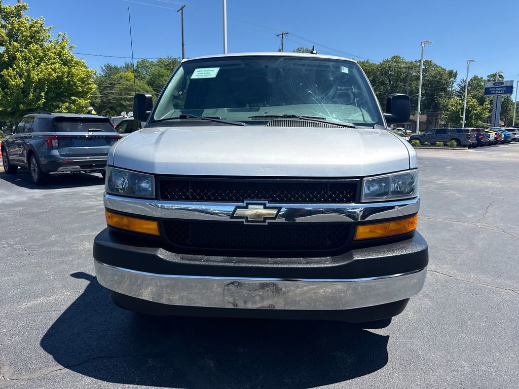 Used 2018 Chevrolet Express 3500 LT w/ LT Preferred Equipment Group RWD image 3