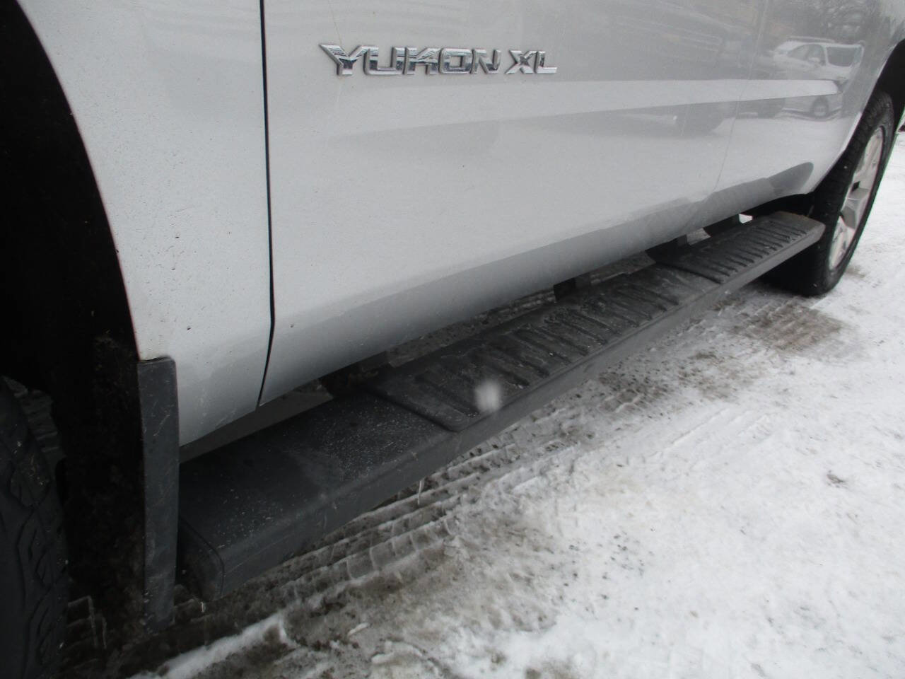 Used 2018 GMC Yukon XL SLE w/ SLE Value Package image 11