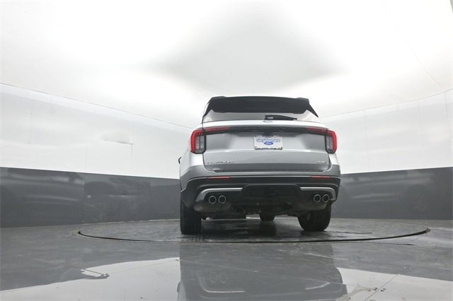 Certified 2025 Ford Explorer Platinum w/ Ultimate Package image 32