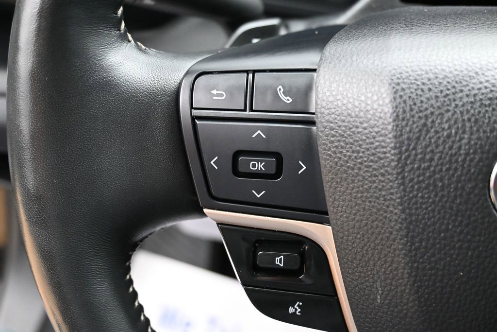 Used 2024 Toyota Crown Platinum AWD/4WD image 18