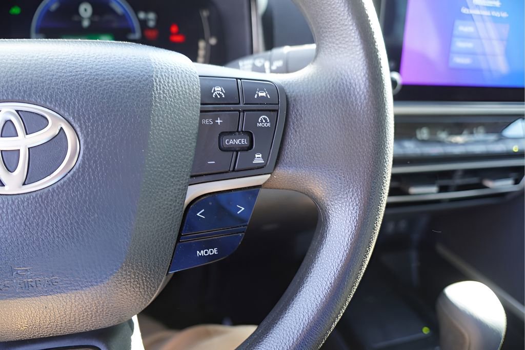 Used 2025 Toyota Camry LE image 19