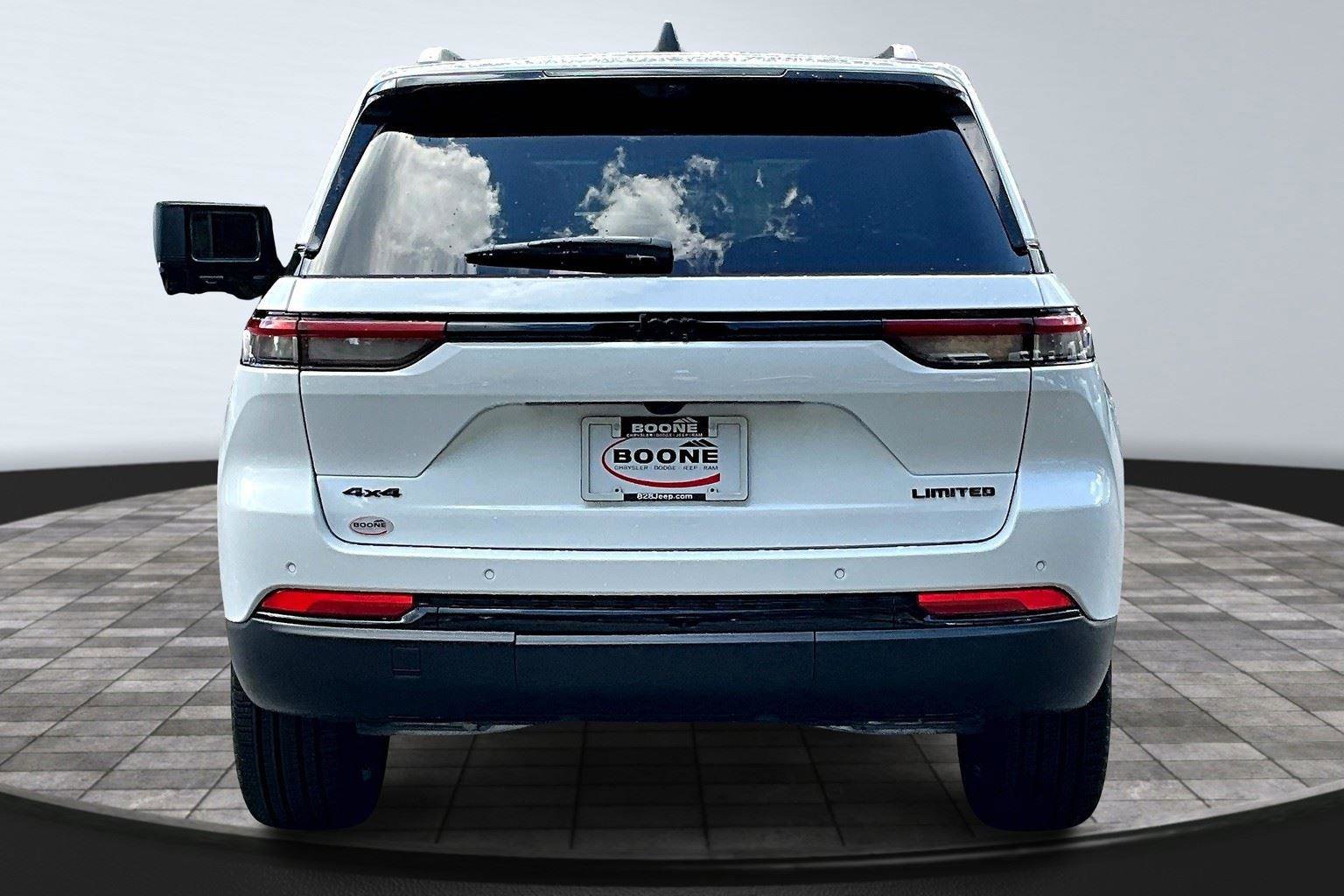 New 2025 Jeep Grand Cherokee Limited w/ Luxury Tech Group II AWD/4WD image 5