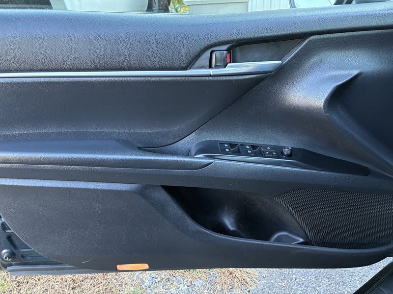Used 2019 Toyota Camry LE w/ Convenience Package FWD image 12