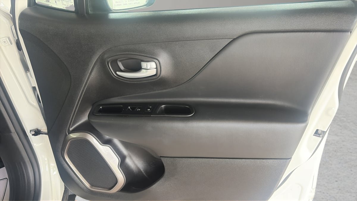 Used 2023 Jeep Renegade Latitude AWD/4WD image 12