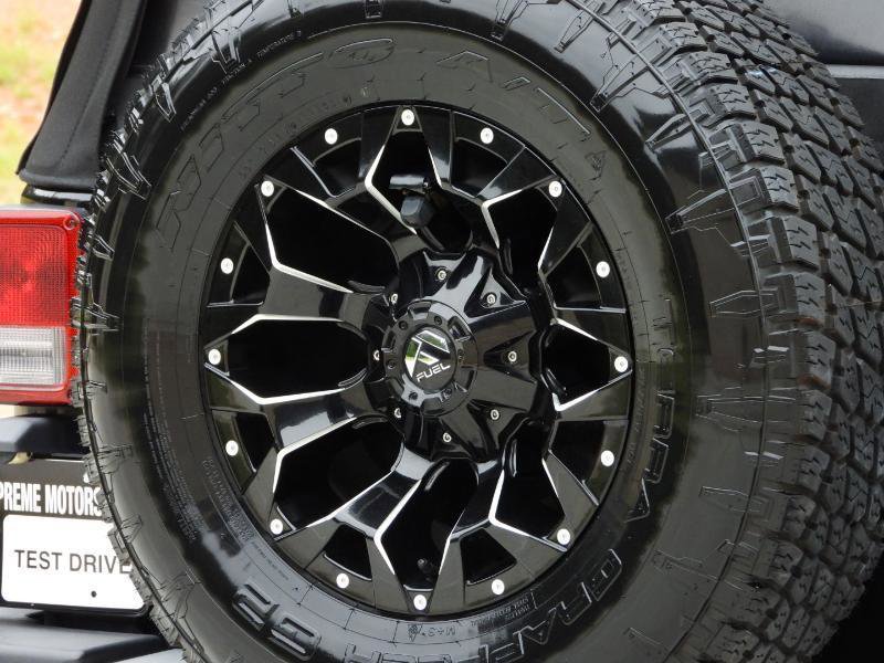 Used 2013 Jeep Wrangler Sahara w/ Connectivity Group AWD/4WD image 9