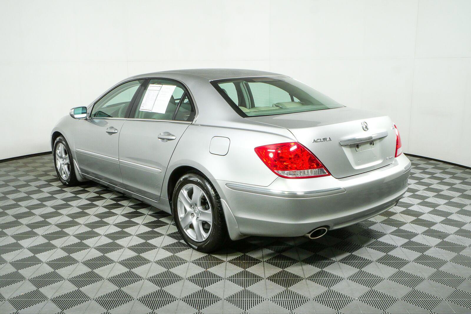 Used 2007 Acura RL w/ Technology Package AWD/4WD image 25