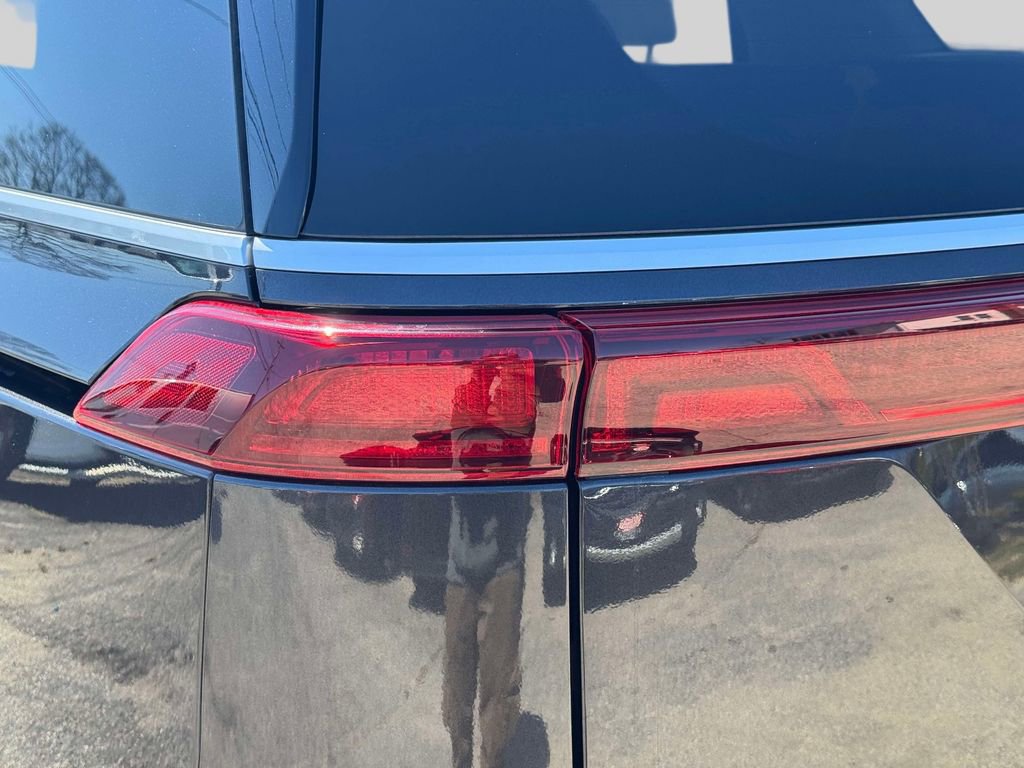 Used 2024 Kia Carnival LX image 9