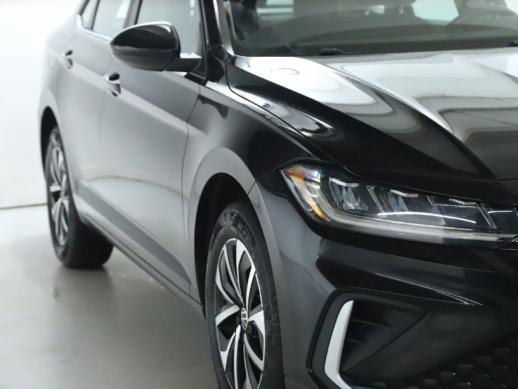 Used 2025 Volkswagen Jetta S image 8