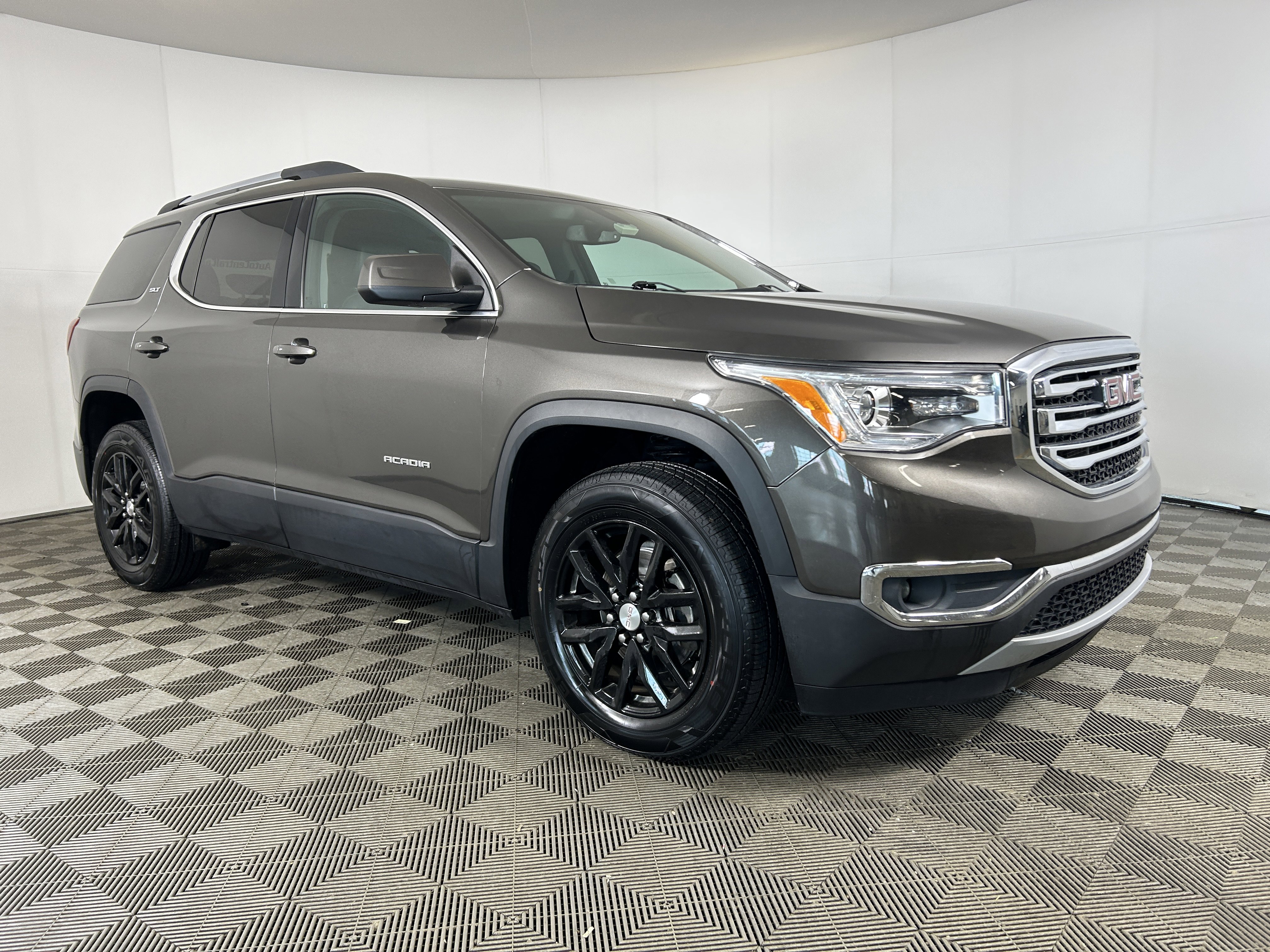 Used 2019 GMC Acadia SLT image 4