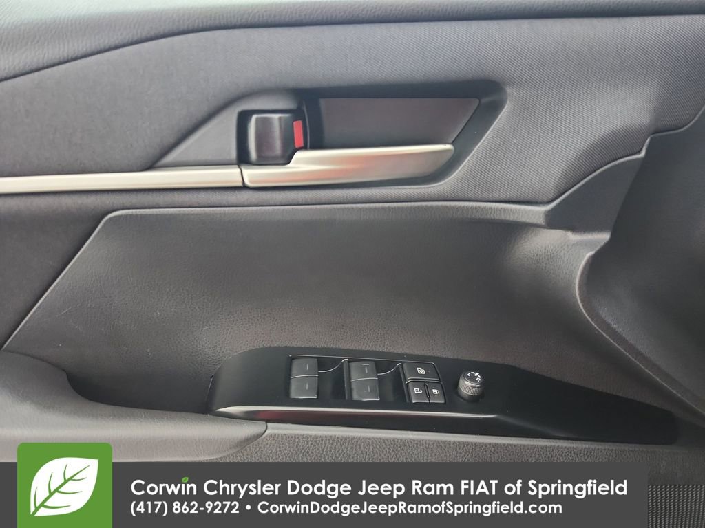 Used 2025 Toyota Camry LE image 21