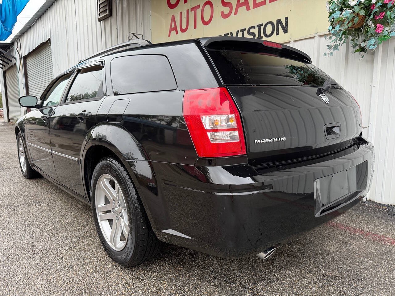 Used 2005 Dodge Magnum R/T w/ Convenience Group II RWD image 7