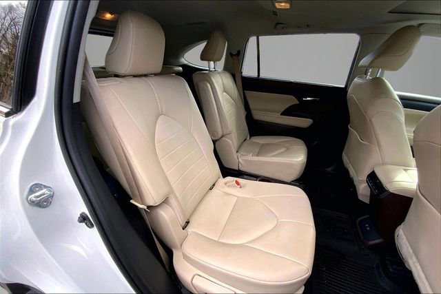 Used 2020 Toyota Highlander XLE image 20
